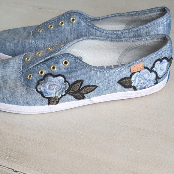Keds Women's Floral Embroidered Sneakers - Picture 4 of 9